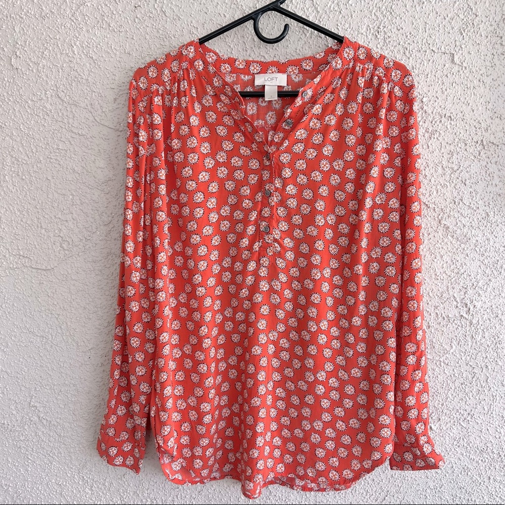 Adorable Loft long sleeve blouse. In like new condition.